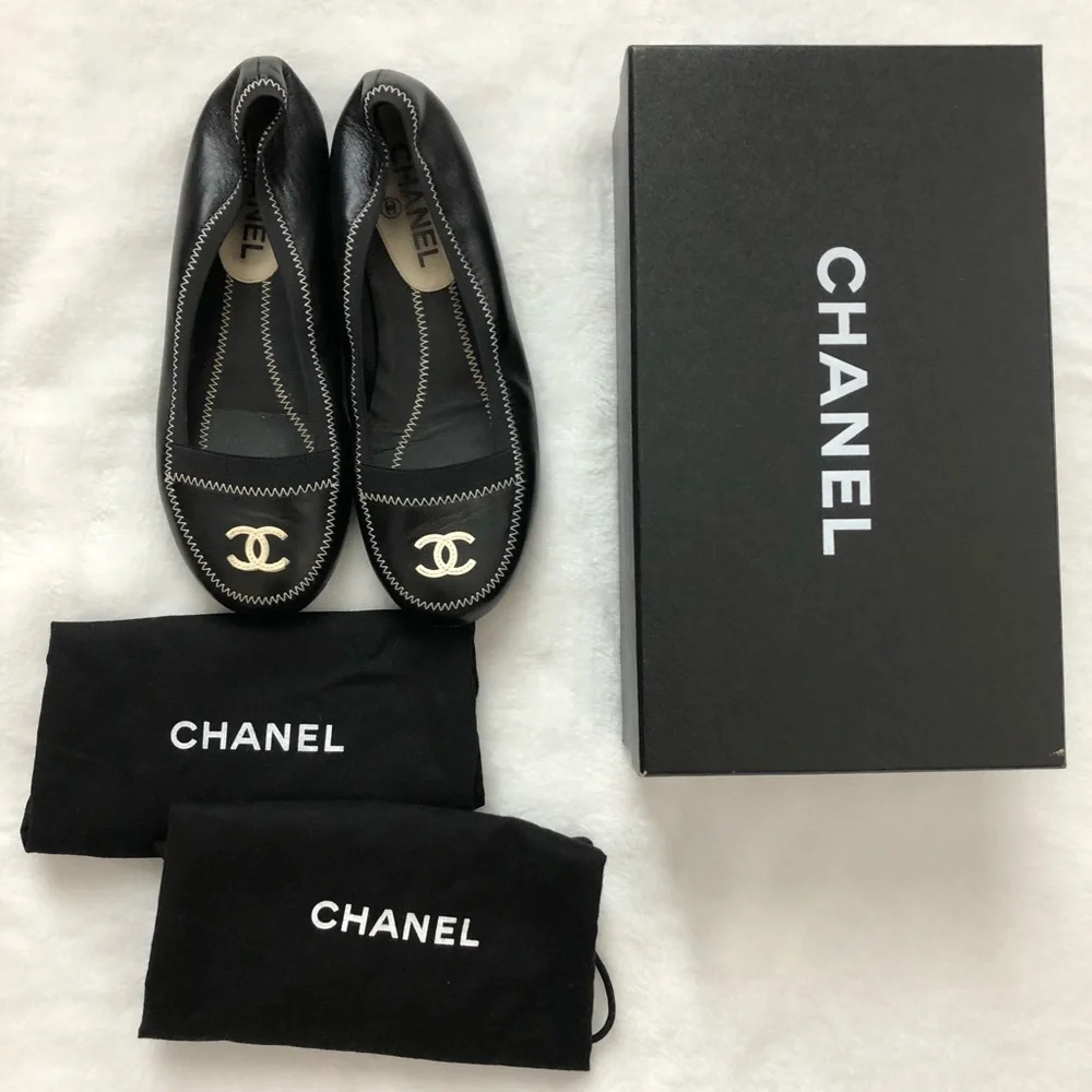 CHANEL leather moccasin